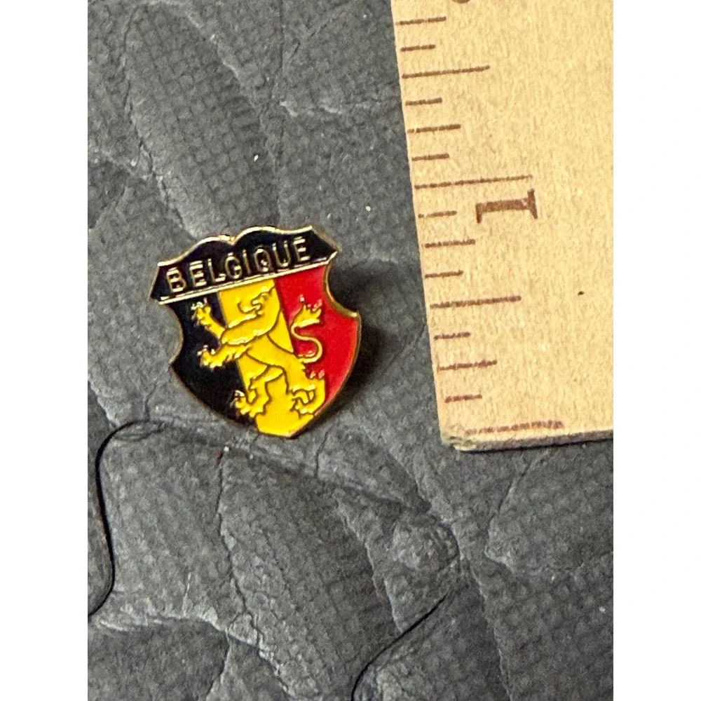 Belgique Belgium Pin Coat of Arms Shield Lapel Souvenir Travel Vintage Badge